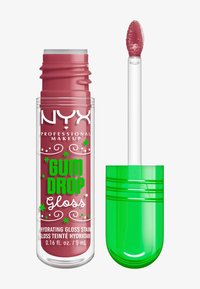 Gloss NYX Gum Drop in un tubetto trasparente con tappo verde. Il gloss ha un colore rosa chiaro con una finitura morbida e lucida e applicatore a punta di feltro.