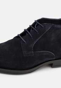 Tommy Hilfiger CORE RWB - Nauhalliset nilkkurit - desert sky