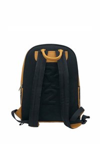 Zaino nero e marrone con una parte frontale testurizzata, dotato di manico superiore e spallacci regolabili, realizzato in tessuto resistente. Due scomparti con cerniera.