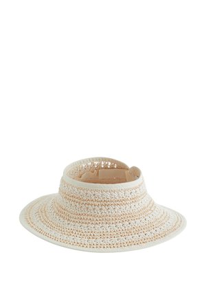 Visera tejida en beige y blanco con ala ancha y correa trasera ajustable, diseñada para la protección solar al aire libre.