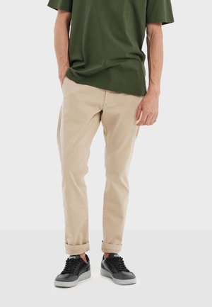 LOOP - Nohavice chinos - sand