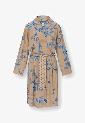 Beige bloemenbadjas met blauwe en paarse bloemen, lange mouwen, voorzakken, een bijpassende ceintuur met een contrasterend patroon en een sjaalkraag.