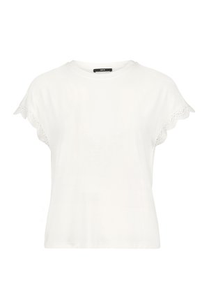 Fehér rövid ujjú blúz kerek nyakkivágással és hullámos csipkedíszítéssel az ujjakon, a hátsó gallércímkén "zero" felirattal.