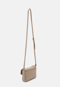 Calvin Klein MINI CROSSBODY BAG - Käekott - chanterelle