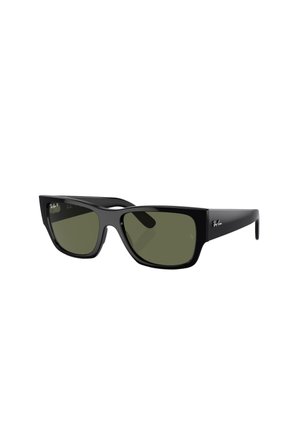 Occhiali da sole Ray-Ban con montatura in plastica nera, design angolare e lenti verdi. Presentano un logo sulla montatura e stanghette eleganti.