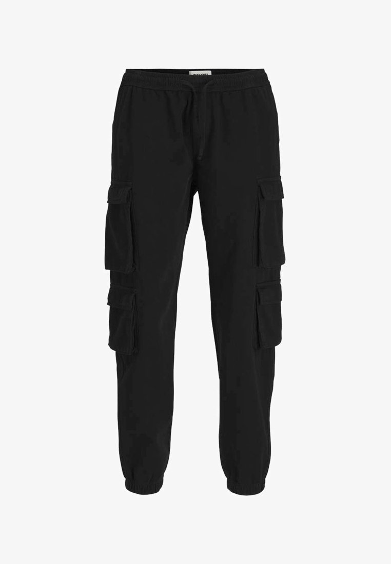 Pantaloni cargo neri con cintura elastica, multiple tasche laterali e polsini affusolati. Realizzati in tessuto leggero, con una texture liscia.