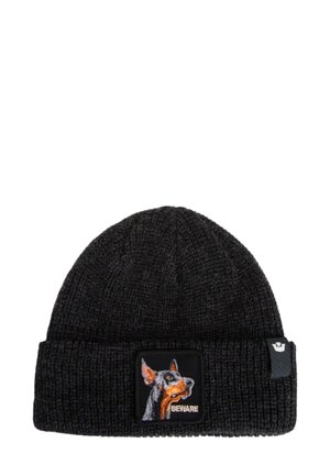 Bonnet en tricot noir avec une texture côtelée, un revers replié, et une étiquette rectangulaire affichant un graphique de Doberman et le texte "ATTENTION".