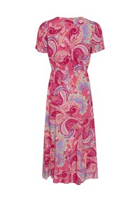 Robe à motifs paisley rose avec des manches courtes, taille élastique, tissu fluide et ourlet à mi-genoux. Présente des tourbillons et motifs colorés.