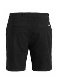 Μαύρο σορτς μέχρι το γόνατο με θηλιές για ζώνη και δύο πίσω τσέπες, εμφανίζεται από πίσω σε άσπρο φόντο.