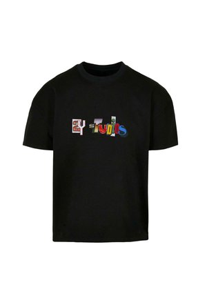 Sort bomulds t-shirt med en flerfarvet, tekstureret "EYT Studios" grafik på forsiden, rund halsudskæring og korte ærmer.