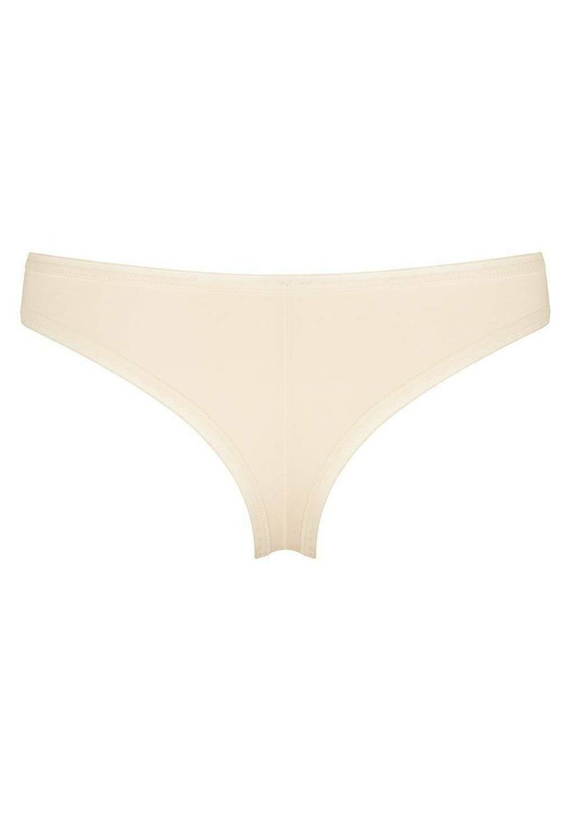 Beige String-Unterhosen aus glattem Stoff, mit einem tief geschnittenen Design und minimalistischer Gestaltung ohne sichtbare Muster oder Akzente.