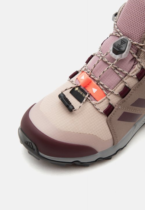 adidas MID GTX UNISEX - Hiking shoes - magic mauve/taupe/maroon — photo 6