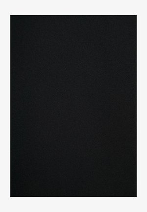 Zwarte stof met een gladde, matte textuur. Het oppervlak is gelijkmatig zonder patronen en toont de kwaliteit en diepte van de kleur van het materiaal.