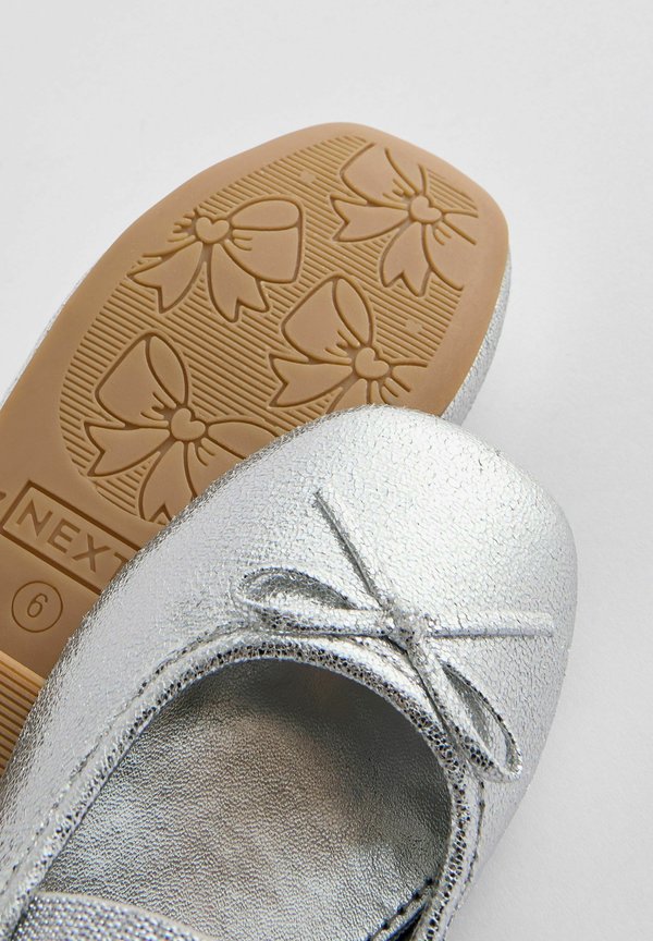 REGULAR FIT – Lauflernschuh – silver metallic