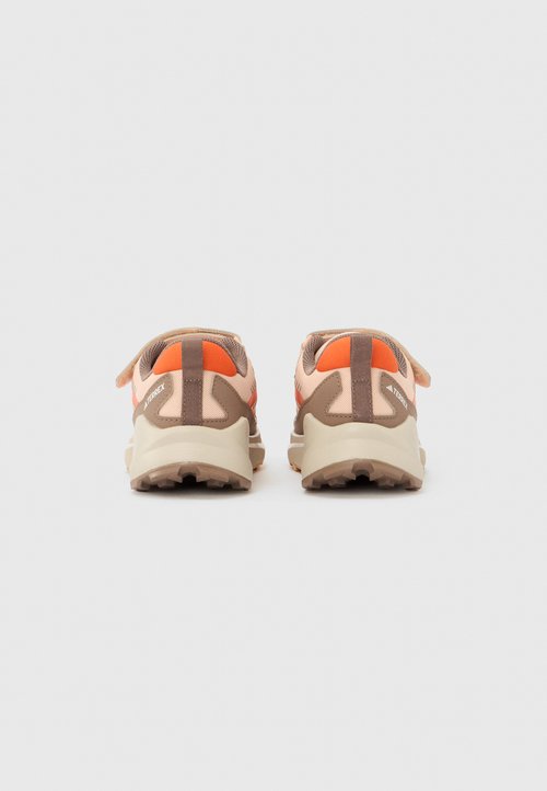 adidas TRAILMAKER 2 UNISEX - Hiking shoes - blush pink/semi impact orange/trace brown — photo 3