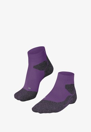 Lila Knöchelsocken mit einer strukturierten schwarzen Ferse und Zehe, mit einem glatt gestrickten Schaft und einem verstärkten Spann für zusätzlichen Halt.