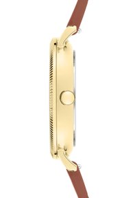 Ronde goudkleurige horloge met een gestructureerde bezel, glazen wijzerplaat en een bruine leren band. Toont een slank profiel met een enkele kroon.