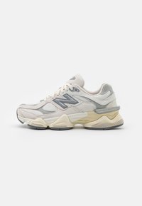 9060 UNISEX - Tenisice - white