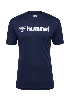 Marineblå atletisk t-shirt lavet af glat stof. Den har korte ærmer og et hvidt logo på fronten. Enkel design med rund hals.