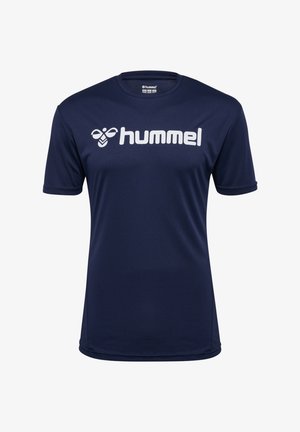 Marineblå atletisk t-shirt lavet af glat stof. Den har korte ærmer og et hvidt logo på fronten. Enkel design med rund hals.