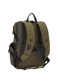 Zaino verde oliva con spallacci in rete imbottita, molteplici tasche e cinghie laterali regolabili per diverse opzioni di trasporto.