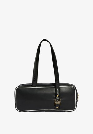 Czarna syntetyczna torebka z dwoma długimi paskami, złotymi elementami ozdobnymi, białymi wykończeniami, prostokątnym kształtem i gładką fakturą.