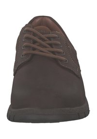 Scarpa stringata marrone con tomaia in pelle liscia, cuciture texture, punta arrotondata e suola in gomma. Design minimalista con semplici dettagli.