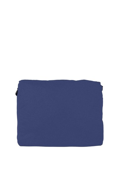 Borsetta blu navy realizzata in tessuto con una texture liscia. Forma rettangolare con una cerniera sicura e una tracolla per un facile trasporto.