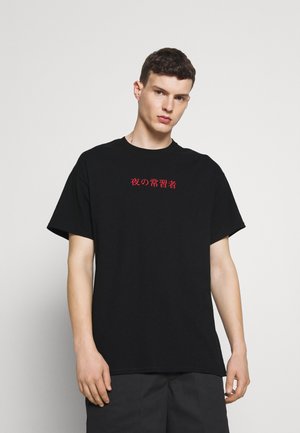 DIST - Printtipaita - black