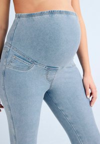 Next MATERNITY DENIM LOOK LEGGINGS - Karcsúsított farmerek - mid blue