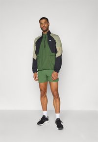New Balance BETTER RUN WATER RESISTANT JACKET - Windjack - garter snake