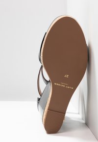 Kurt Geiger London Sandály na vysokém podpatku - black