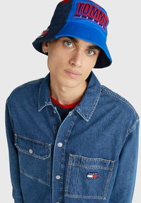 Tommy Jeans SHIRT - Giacca di jeans - denim medium