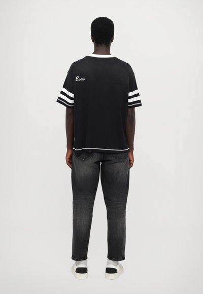 Evisu FRONT AND BACK PANELING AND CONTRAST STITCH - Triko s potiskem - black
