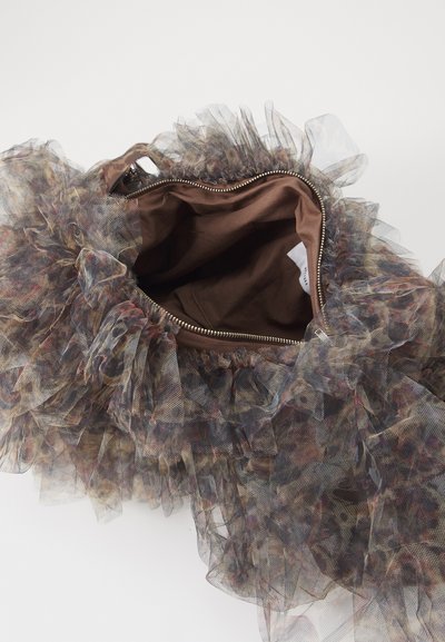 Tüll-Handtasche mit mehrfarbigen Blumenmustern und einem gerafften Rand, ausgestattet mit einem braunen Innenfutter und einem Zipperverschluss.