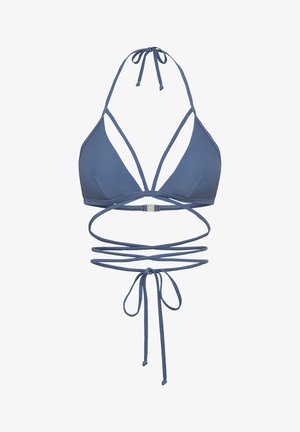 Modra bikini top z obliko trikotnika, več tankimi trakovi, izrezanim oblikovanjem in zavezovanjem. Narejen iz teksturirane tkanine za kopalke.