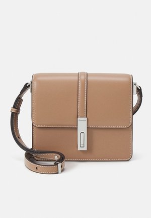 Taška s příčným popruhem - brown