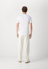 Tommy Hilfiger STACK TEE - T-shirt basic - white