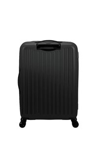 Valigia rigida nera con scanalature verticali, maniglia superiore e quattro ruote girevoli per una maggiore mobilità. Materiale durevole con un design elegante.