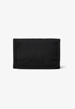 Schwarze Nylon-Geldbörse mit klappbarem Design und gesticktem Logo-Detail. Die Textur ist glatt mit verstärkten Kanten und minimalem Zubehör.