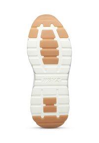 Suola della scarpa con una base in gomma bianca testurizzata e un'accentatura in gomma color nocciola. Presenta multiple scanalature per la trazione e l'impronta "W6YZ."