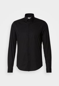 Zwarte langgemouwen shirt van gladde stof. Bevat een klassieke kraag, knoopsluiting en rechte zoom. Geen patronen of accenten aanwezig.