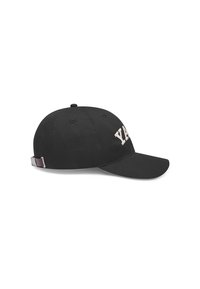 Casquette noire avec un design structuré, visière incurvée, sangle réglable à l'arrière et broderie blanche portant le mot "YAA". Texture de tissu lisse.
