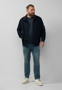 s.Oliver GEFÜTTERTE MIT KRAGEN UND KONTRAST DETAILS - Bomber Jacket - navy