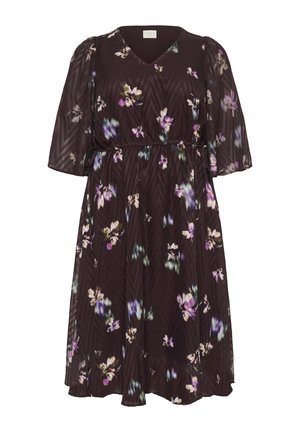 Zwarte bloemenjurk met een V-hals, korte pofmouwen en een elastische taille. De stof is lichtgewicht met een subtiel patroon.