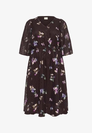 Zwarte bloemenjurk met een V-hals, korte pofmouwen en een elastische taille. De stof is lichtgewicht met een subtiel patroon.