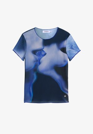 Camisetta a maniche corte in gradiente blu con motivo a onde, caratterizzata da un collo rotondo e un piccolo logo sull'orlo. Realizzata in tessuto leggero.