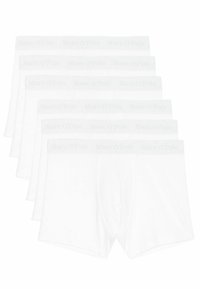Boxers blancs en tissu lisse, dotés d'une ceinture avec un logo subtil. Le pack contient plusieurs pièces au design cohérent.