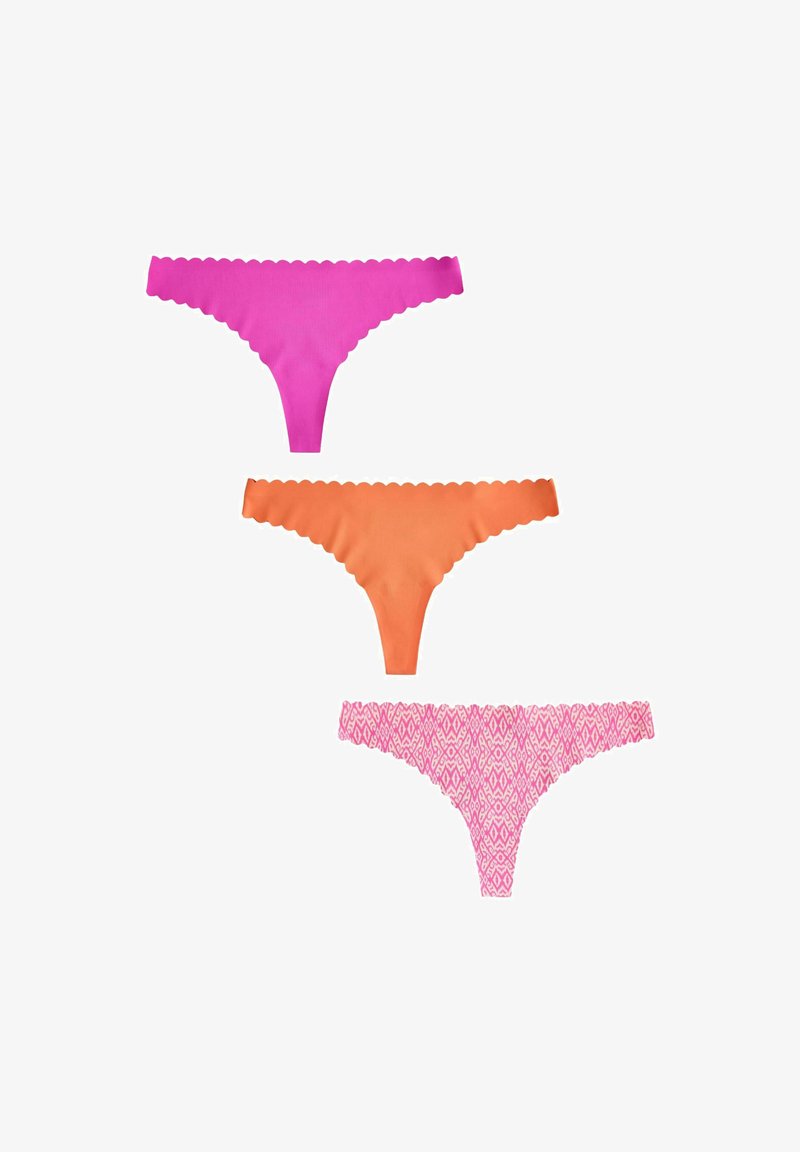 Trois strings pour femmes en rose, orange et motif rose, chacun avec des bords festonnés, présentés verticalement.
