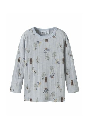T-shirt bébé manches longues côtelé bleu clair avec petits motifs animaux et arbres dont des ours, des oiseaux et des écureuils.